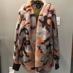 Cozy pocket hoodie jacket camo